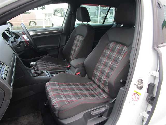 フォルクスワーゲン ゴルフ ＧＴＩ 岡山県 2018(平30)年 7.4万km ピュアホワイト ・テクノロジーパッケージ/・ダイナミックコーナリングライト/・デジタルメータークラスター/・ダークテールランプ/・LEDテールランプ（ダイナミックインジゲーター）/ディスカバープロパッケージ/純正9.2インチナビ/DVD再生可能/CD/Bluetooth/ジェスチャーコントロール/2.0対応ETC/LEDヘッドライト/フォグランプ/パドルシフト/GTI専用シート/スパルコ19AW/社外リアディフューザー/ACC/レーンアシスト/トラフィックアシスト/BSF/スタティックコーナリングライト/バックカメラ/PDC/FDS/社外リアスポイラー