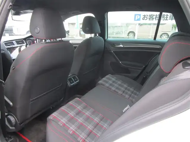フォルクスワーゲン ゴルフ ＧＴＩ 岡山県 2018(平30)年 7.4万km ピュアホワイト ・テクノロジーパッケージ/・ダイナミックコーナリングライト/・デジタルメータークラスター/・ダークテールランプ/・LEDテールランプ（ダイナミックインジゲーター）/ディスカバープロパッケージ/純正9.2インチナビ/DVD再生可能/CD/Bluetooth/ジェスチャーコントロール/2.0対応ETC/LEDヘッドライト/フォグランプ/パドルシフト/GTI専用シート/スパルコ19AW/社外リアディフューザー/ACC/レーンアシスト/トラフィックアシスト/BSF/スタティックコーナリングライト/バックカメラ/PDC/FDS/社外リアスポイラー