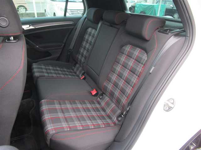 フォルクスワーゲン ゴルフ ＧＴＩ 岡山県 2018(平30)年 7.4万km ピュアホワイト ・テクノロジーパッケージ/・ダイナミックコーナリングライト/・デジタルメータークラスター/・ダークテールランプ/・LEDテールランプ（ダイナミックインジゲーター）/ディスカバープロパッケージ/純正9.2インチナビ/DVD再生可能/CD/Bluetooth/ジェスチャーコントロール/2.0対応ETC/LEDヘッドライト/フォグランプ/パドルシフト/GTI専用シート/スパルコ19AW/社外リアディフューザー/ACC/レーンアシスト/トラフィックアシスト/BSF/スタティックコーナリングライト/バックカメラ/PDC/FDS/社外リアスポイラー