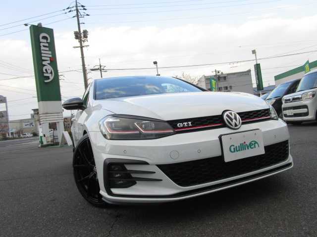 フォルクスワーゲン ゴルフ ＧＴＩ 岡山県 2018(平30)年 7.4万km ピュアホワイト ・テクノロジーパッケージ/・ダイナミックコーナリングライト/・デジタルメータークラスター/・ダークテールランプ/・LEDテールランプ（ダイナミックインジゲーター）/ディスカバープロパッケージ/純正9.2インチナビ/DVD再生可能/CD/Bluetooth/ジェスチャーコントロール/2.0対応ETC/LEDヘッドライト/フォグランプ/パドルシフト/GTI専用シート/スパルコ19AW/社外リアディフューザー/ACC/レーンアシスト/トラフィックアシスト/BSF/スタティックコーナリングライト/バックカメラ/PDC/FDS/社外リアスポイラー
