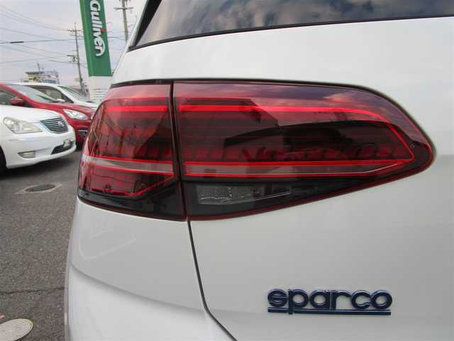 フォルクスワーゲン ゴルフ ＧＴＩ 岡山県 2018(平30)年 7.4万km ピュアホワイト ・テクノロジーパッケージ/・ダイナミックコーナリングライト/・デジタルメータークラスター/・ダークテールランプ/・LEDテールランプ（ダイナミックインジゲーター）/ディスカバープロパッケージ/純正9.2インチナビ/DVD再生可能/CD/Bluetooth/ジェスチャーコントロール/2.0対応ETC/LEDヘッドライト/フォグランプ/パドルシフト/GTI専用シート/スパルコ19AW/社外リアディフューザー/ACC/レーンアシスト/トラフィックアシスト/BSF/スタティックコーナリングライト/バックカメラ/PDC/FDS/社外リアスポイラー