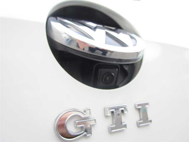 フォルクスワーゲン ゴルフ ＧＴＩ 岡山県 2018(平30)年 7.4万km ピュアホワイト ・テクノロジーパッケージ/・ダイナミックコーナリングライト/・デジタルメータークラスター/・ダークテールランプ/・LEDテールランプ（ダイナミックインジゲーター）/ディスカバープロパッケージ/純正9.2インチナビ/DVD再生可能/CD/Bluetooth/ジェスチャーコントロール/2.0対応ETC/LEDヘッドライト/フォグランプ/パドルシフト/GTI専用シート/スパルコ19AW/社外リアディフューザー/ACC/レーンアシスト/トラフィックアシスト/BSF/スタティックコーナリングライト/バックカメラ/PDC/FDS/社外リアスポイラー