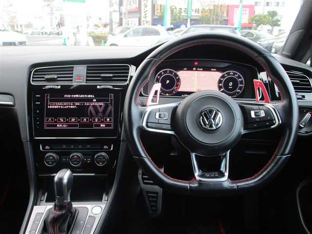 フォルクスワーゲン ゴルフ ＧＴＩ 岡山県 2018(平30)年 7.4万km ピュアホワイト ・テクノロジーパッケージ/・ダイナミックコーナリングライト/・デジタルメータークラスター/・ダークテールランプ/・LEDテールランプ（ダイナミックインジゲーター）/ディスカバープロパッケージ/純正9.2インチナビ/DVD再生可能/CD/Bluetooth/ジェスチャーコントロール/2.0対応ETC/LEDヘッドライト/フォグランプ/パドルシフト/GTI専用シート/スパルコ19AW/社外リアディフューザー/ACC/レーンアシスト/トラフィックアシスト/BSF/スタティックコーナリングライト/バックカメラ/PDC/FDS/社外リアスポイラー