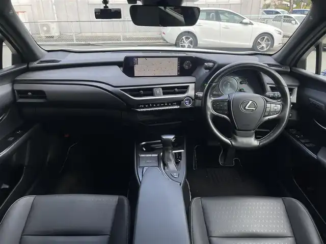 レクサス ＵＸ 250h バージョンC 山梨県 2019(平31)年 3.9万km ソニッククォーツ 三眼ＬＥＤ　/Ａハイビーム　/レーダークルーズ　/ＬＫＡ　/黒革Ｌｔａｘ　/前席シートヒーター　/ハンドルヒーター　/純正メモリナビ　/フルセグ/Ｂカメラ　/ドラレコ　/ＣＤ　/ＤＶＤ　/Ｐシート　/スペアキー