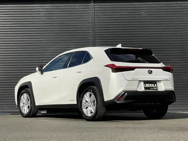 レクサス ＵＸ 250h バージョンC 山梨県 2019(平31)年 3.9万km ソニッククォーツ 三眼ＬＥＤ　/Ａハイビーム　/レーダークルーズ　/ＬＫＡ　/黒革Ｌｔａｘ　/前席シートヒーター　/ハンドルヒーター　/純正メモリナビ　/フルセグ/Ｂカメラ　/ドラレコ　/ＣＤ　/ＤＶＤ　/Ｐシート　/スペアキー