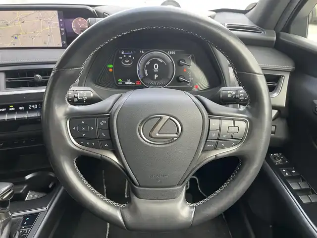 レクサス ＵＸ 250h バージョンC 山梨県 2019(平31)年 3.9万km ソニッククォーツ 三眼ＬＥＤ　/Ａハイビーム　/レーダークルーズ　/ＬＫＡ　/黒革Ｌｔａｘ　/前席シートヒーター　/ハンドルヒーター　/純正メモリナビ　/フルセグ/Ｂカメラ　/ドラレコ　/ＣＤ　/ＤＶＤ　/Ｐシート　/スペアキー