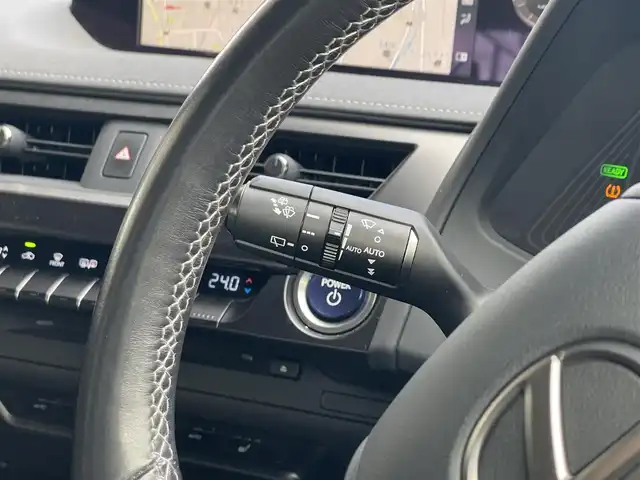 レクサス ＵＸ 250h バージョンC 山梨県 2019(平31)年 3.9万km ソニッククォーツ 三眼ＬＥＤ　/Ａハイビーム　/レーダークルーズ　/ＬＫＡ　/黒革Ｌｔａｘ　/前席シートヒーター　/ハンドルヒーター　/純正メモリナビ　/フルセグ/Ｂカメラ　/ドラレコ　/ＣＤ　/ＤＶＤ　/Ｐシート　/スペアキー