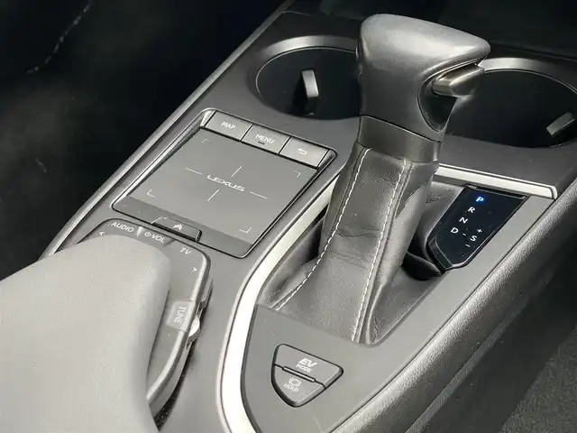 レクサス ＵＸ 250h バージョンC 山梨県 2019(平31)年 3.9万km ソニッククォーツ 三眼ＬＥＤ　/Ａハイビーム　/レーダークルーズ　/ＬＫＡ　/黒革Ｌｔａｘ　/前席シートヒーター　/ハンドルヒーター　/純正メモリナビ　/フルセグ/Ｂカメラ　/ドラレコ　/ＣＤ　/ＤＶＤ　/Ｐシート　/スペアキー