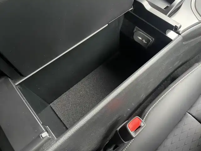 レクサス ＵＸ 250h バージョンC 山梨県 2019(平31)年 3.9万km ソニッククォーツ 三眼ＬＥＤ　/Ａハイビーム　/レーダークルーズ　/ＬＫＡ　/黒革Ｌｔａｘ　/前席シートヒーター　/ハンドルヒーター　/純正メモリナビ　/フルセグ/Ｂカメラ　/ドラレコ　/ＣＤ　/ＤＶＤ　/Ｐシート　/スペアキー