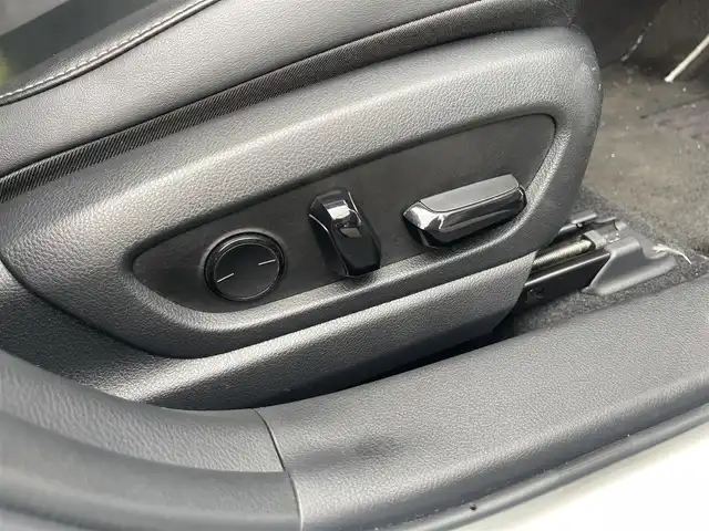 レクサス ＵＸ 250h バージョンC 山梨県 2019(平31)年 3.9万km ソニッククォーツ 三眼ＬＥＤ　/Ａハイビーム　/レーダークルーズ　/ＬＫＡ　/黒革Ｌｔａｘ　/前席シートヒーター　/ハンドルヒーター　/純正メモリナビ　/フルセグ/Ｂカメラ　/ドラレコ　/ＣＤ　/ＤＶＤ　/Ｐシート　/スペアキー