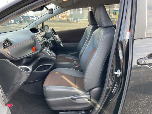 トヨタ シエンタ G クエロ 道央・札幌 2019(令1)年 2.6万km ブラックマイカ ４WD/寒冷地仕様/社外メモリーナビ/AM/FM/BT/SD/DVD/フルセグ/衝突被害軽減ブレーキ/横滑り防止装置/レーンキープアシスト/クリアランスソナー/バックカメラ/両側パワースライドドア/ハーフレザーシート/革巻きステアリング/ステアリングリモコン/プッシュスタート/スマートキー/LEDヘッドライト/オートライト/オートマチックハイビーム/フォグランプ/電動格納ミラー/ウィンカーミラー/純正フロアマット/ドアバイザー/純正ホイールキャップ付き夏タイヤ積込/185/60/R15/2019年/山5mm