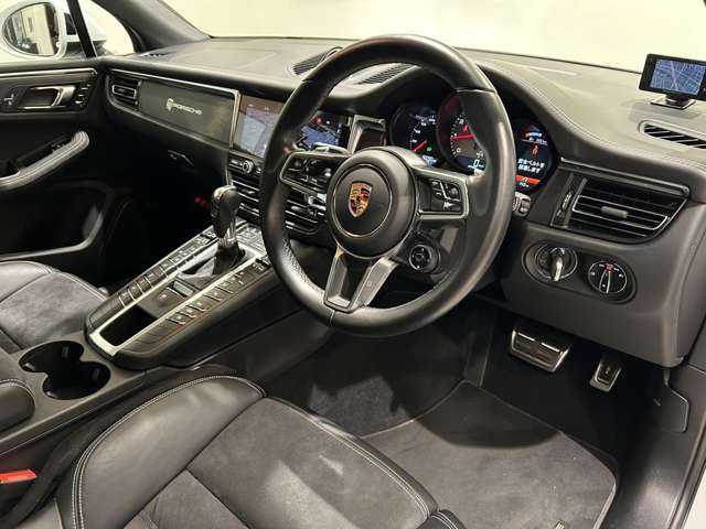 ポルシェ マカン GTS 愛知県 2021(令3)年 3.7万km キャララホワイトメタリック ブラックハーフレザーシート/シートヒーター/パノラマルーフ/アクティブエアサスペンション/スポーツクロノパッケージ/BOSEサウンド/パワステプラス/ＬＥＤヘッドライト/１８way電動アダプティブスポーツシート/スポーツエグゾースト/HDDナビ/フルセグテレビ/全周囲カメラ/ETC２．０/社外レーダー探知機/ドライブレコーダー