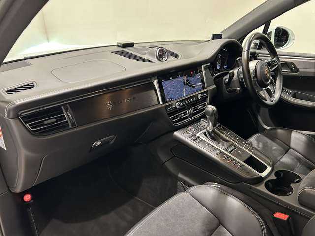 ポルシェ マカン GTS 愛知県 2021(令3)年 3.7万km キャララホワイトメタリック ブラックハーフレザーシート/シートヒーター/パノラマルーフ/アクティブエアサスペンション/スポーツクロノパッケージ/BOSEサウンド/パワステプラス/ＬＥＤヘッドライト/１８way電動アダプティブスポーツシート/スポーツエグゾースト/HDDナビ/フルセグテレビ/全周囲カメラ/ETC２．０/社外レーダー探知機/ドライブレコーダー