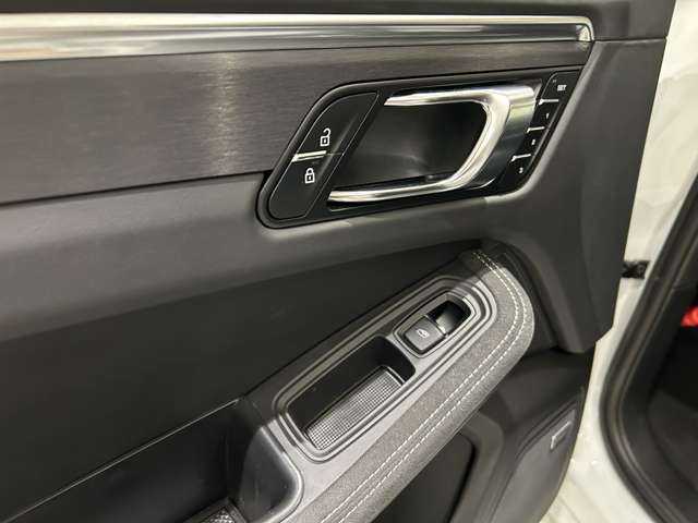 ポルシェ マカン GTS 愛知県 2021(令3)年 3.7万km キャララホワイトメタリック ブラックハーフレザーシート/シートヒーター/パノラマルーフ/アクティブエアサスペンション/スポーツクロノパッケージ/BOSEサウンド/パワステプラス/ＬＥＤヘッドライト/１８way電動アダプティブスポーツシート/スポーツエグゾースト/HDDナビ/フルセグテレビ/全周囲カメラ/ETC２．０/社外レーダー探知機/ドライブレコーダー