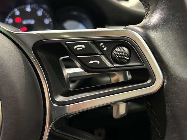 ポルシェ マカン GTS 愛知県 2021(令3)年 3.7万km キャララホワイトメタリック ブラックハーフレザーシート/シートヒーター/パノラマルーフ/アクティブエアサスペンション/スポーツクロノパッケージ/BOSEサウンド/パワステプラス/ＬＥＤヘッドライト/１８way電動アダプティブスポーツシート/スポーツエグゾースト/HDDナビ/フルセグテレビ/全周囲カメラ/ETC２．０/社外レーダー探知機/ドライブレコーダー