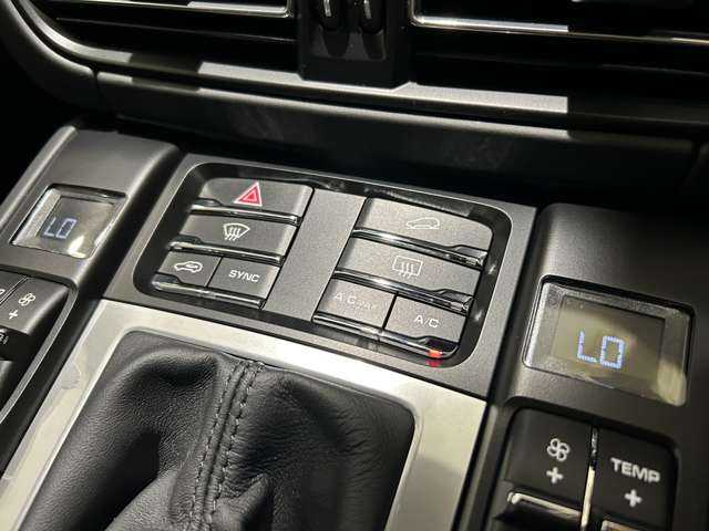 ポルシェ マカン GTS 愛知県 2021(令3)年 3.7万km キャララホワイトメタリック ブラックハーフレザーシート/シートヒーター/パノラマルーフ/アクティブエアサスペンション/スポーツクロノパッケージ/BOSEサウンド/パワステプラス/ＬＥＤヘッドライト/１８way電動アダプティブスポーツシート/スポーツエグゾースト/HDDナビ/フルセグテレビ/全周囲カメラ/ETC２．０/社外レーダー探知機/ドライブレコーダー