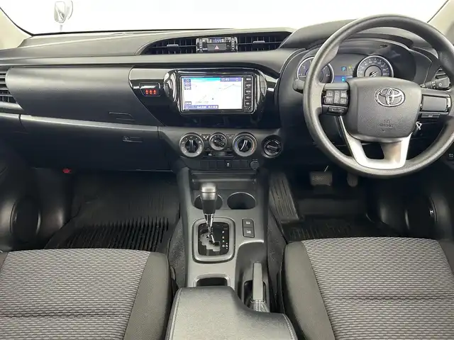 トヨタ ハイラックス X 千葉県 2019(平31)年 8.3万km シルバー