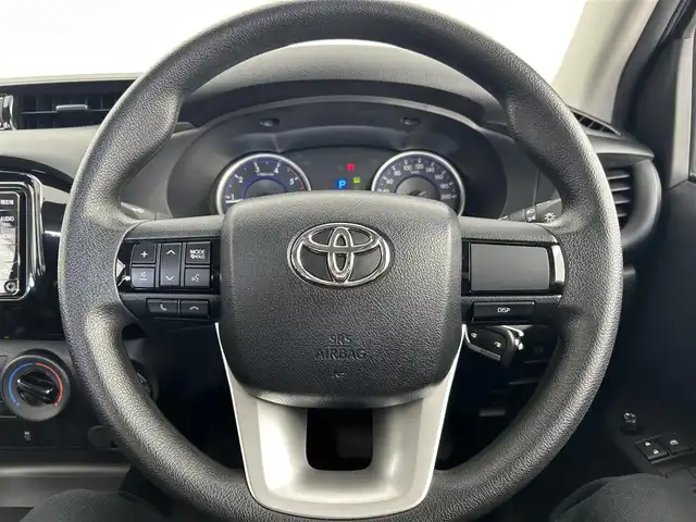 トヨタ ハイラックス X 千葉県 2019(平31)年 8.3万km シルバー