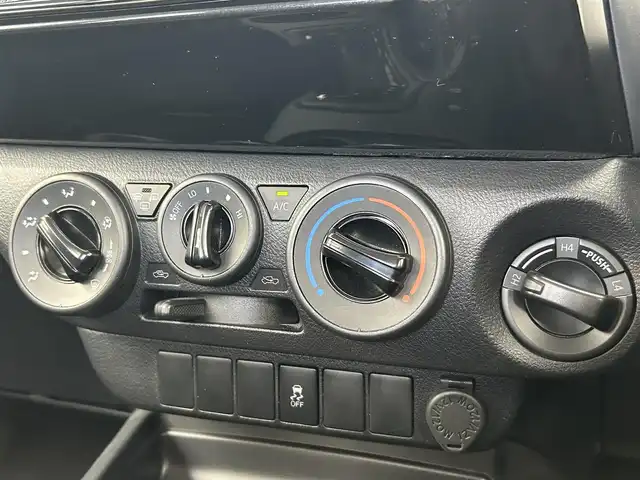 トヨタ ハイラックス X 千葉県 2019(平31)年 8.3万km シルバー