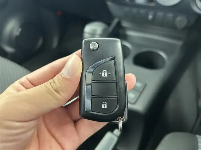 トヨタ ハイラックス X 千葉県 2019(平31)年 8.3万km シルバー