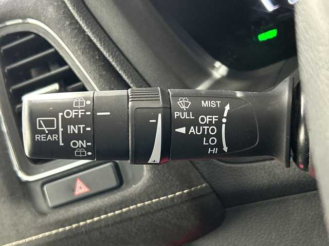 ホンダ ヴェゼル ハイブリッド RS ホンダセンシング 佐賀県 2018(平30)年 5.8万km プレミアムクリスタルレッドM 純正７型ナビ/(TV/CD/DVD/Bluetooth/SD録音/AM/FM)/衝突被害軽減システム/バックカメラ/コーナーセンサー/レーンキープアシスト/車線逸脱警報/レーダークルーズコントロール/パドルシフト/ハーフレザーシート/前席シートヒーター/純正アルミホイール/ＬＥＤヘッドライト/オートライト/フォグライト/純正フロアマット/ルーフレール/ドライブレコーダー/ビルトインETC/ドアバイザー/ステアリングリモコン/スマートキー/プッシュスタート/標識検知機能/横滑り防止装置/盗難防止装置