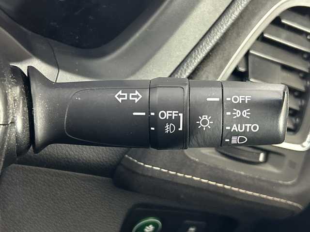 ホンダ ヴェゼル ハイブリッド RS ホンダセンシング 佐賀県 2018(平30)年 5.8万km プレミアムクリスタルレッドM 純正７型ナビ/(TV/CD/DVD/Bluetooth/SD録音/AM/FM)/衝突被害軽減システム/バックカメラ/コーナーセンサー/レーンキープアシスト/車線逸脱警報/レーダークルーズコントロール/パドルシフト/ハーフレザーシート/前席シートヒーター/純正アルミホイール/ＬＥＤヘッドライト/オートライト/フォグライト/純正フロアマット/ルーフレール/ドライブレコーダー/ビルトインETC/ドアバイザー/ステアリングリモコン/スマートキー/プッシュスタート/標識検知機能/横滑り防止装置/盗難防止装置