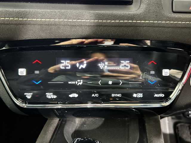 ホンダ ヴェゼル ハイブリッド RS ホンダセンシング 佐賀県 2018(平30)年 5.8万km プレミアムクリスタルレッドM 純正７型ナビ/(TV/CD/DVD/Bluetooth/SD録音/AM/FM)/衝突被害軽減システム/バックカメラ/コーナーセンサー/レーンキープアシスト/車線逸脱警報/レーダークルーズコントロール/パドルシフト/ハーフレザーシート/前席シートヒーター/純正アルミホイール/ＬＥＤヘッドライト/オートライト/フォグライト/純正フロアマット/ルーフレール/ドライブレコーダー/ビルトインETC/ドアバイザー/ステアリングリモコン/スマートキー/プッシュスタート/標識検知機能/横滑り防止装置/盗難防止装置