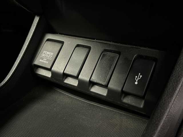 ホンダ ヴェゼル ハイブリッド RS ホンダセンシング 佐賀県 2018(平30)年 5.8万km プレミアムクリスタルレッドM 純正７型ナビ/(TV/CD/DVD/Bluetooth/SD録音/AM/FM)/衝突被害軽減システム/バックカメラ/コーナーセンサー/レーンキープアシスト/車線逸脱警報/レーダークルーズコントロール/パドルシフト/ハーフレザーシート/前席シートヒーター/純正アルミホイール/ＬＥＤヘッドライト/オートライト/フォグライト/純正フロアマット/ルーフレール/ドライブレコーダー/ビルトインETC/ドアバイザー/ステアリングリモコン/スマートキー/プッシュスタート/標識検知機能/横滑り防止装置/盗難防止装置