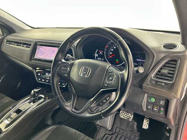 ホンダ ヴェゼル ハイブリッド RS ホンダセンシング 佐賀県 2018(平30)年 5.8万km プレミアムクリスタルレッドM 純正７型ナビ/(TV/CD/DVD/Bluetooth/SD録音/AM/FM)/衝突被害軽減システム/バックカメラ/コーナーセンサー/レーンキープアシスト/車線逸脱警報/レーダークルーズコントロール/パドルシフト/ハーフレザーシート/前席シートヒーター/純正アルミホイール/ＬＥＤヘッドライト/オートライト/フォグライト/純正フロアマット/ルーフレール/ドライブレコーダー/ビルトインETC/ドアバイザー/ステアリングリモコン/スマートキー/プッシュスタート/標識検知機能/横滑り防止装置/盗難防止装置