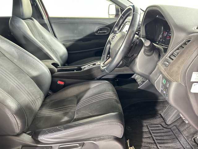 ホンダ ヴェゼル ハイブリッド RS ホンダセンシング 佐賀県 2018(平30)年 5.8万km プレミアムクリスタルレッドM 純正７型ナビ/(TV/CD/DVD/Bluetooth/SD録音/AM/FM)/衝突被害軽減システム/バックカメラ/コーナーセンサー/レーンキープアシスト/車線逸脱警報/レーダークルーズコントロール/パドルシフト/ハーフレザーシート/前席シートヒーター/純正アルミホイール/ＬＥＤヘッドライト/オートライト/フォグライト/純正フロアマット/ルーフレール/ドライブレコーダー/ビルトインETC/ドアバイザー/ステアリングリモコン/スマートキー/プッシュスタート/標識検知機能/横滑り防止装置/盗難防止装置