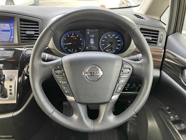 日産 エルグランド 250ハイウェイスターS 愛知県 2019(平31)年 6.3万km ブリリアントホワイトパール メーカーオプションナビ/Rエンターテイメントモニター/アラウンドビュー/ツインサンルーフ/ハーフレザー/両側パワースライドドア/ハーフレザーシート/ビルトインETC/ドライブレコーダー/レーンキープアシスト/Bluetooth