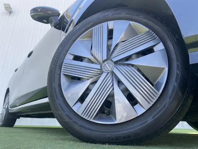 日産 ノート X 香川県 2023(令5)年 3.6万km スーパーブラック 登録時走行距離 35672km/メーカーナビ/→AM/FM/フルセグTV/Bluetooth/アラウンドビューモニター/ビルトインETC2，0/プロパイロット/デジタルインナーミラー/HDMI入力/置くだけ充電/ブラインドスポットモニター/オートライト/オートハイビーム/プッシュスタート/スマートキー/スペアキー