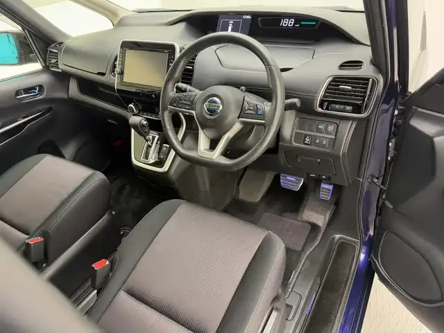 日産 セレナ ハイウェイスター Vセレクション 兵庫県 2018(平30)年 4.3万km アズライトブルー 純正SDナビ/（CD/DVD/SD/Bluetooth/フルセグTV）/バックカメラ/アラウンドビューモニター/プロパイロット/パーキングアシスト/アダクティブクルーズコントロール/エマージェンシーブレーキ/LKA/コーナーセンサー（前後）/インテリジェントルームミラー/フリップダウンモニター/横滑り防止装置/盗難防止装置/カーテンエアバッグ/両側パワースライドドア/LEDヘッドライト/フォグランプ/オートライト/ビルトインETC/ドライブレコーダー（前後）/社外16インチアルミホイール/社外フロアマット/ドアバイザー/スマートキー/アイドリングストップ/3列シート/ウォークスルー
