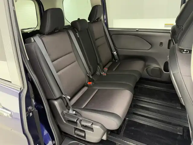 日産 セレナ ハイウェイスター Vセレクション 兵庫県 2018(平30)年 4.3万km アズライトブルー 純正SDナビ/（CD/DVD/SD/Bluetooth/フルセグTV）/バックカメラ/アラウンドビューモニター/プロパイロット/パーキングアシスト/アダクティブクルーズコントロール/エマージェンシーブレーキ/LKA/コーナーセンサー（前後）/インテリジェントルームミラー/フリップダウンモニター/横滑り防止装置/盗難防止装置/カーテンエアバッグ/両側パワースライドドア/LEDヘッドライト/フォグランプ/オートライト/ビルトインETC/ドライブレコーダー（前後）/社外16インチアルミホイール/社外フロアマット/ドアバイザー/スマートキー/アイドリングストップ/3列シート/ウォークスルー