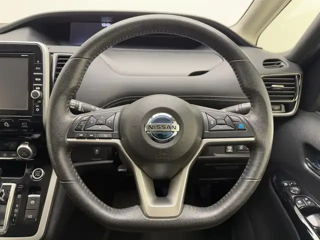 日産 セレナ ハイウェイスター Vセレクション 兵庫県 2018(平30)年 4.3万km アズライトブルー 純正SDナビ/（CD/DVD/SD/Bluetooth/フルセグTV）/バックカメラ/アラウンドビューモニター/プロパイロット/パーキングアシスト/アダクティブクルーズコントロール/エマージェンシーブレーキ/LKA/コーナーセンサー（前後）/インテリジェントルームミラー/フリップダウンモニター/横滑り防止装置/盗難防止装置/カーテンエアバッグ/両側パワースライドドア/LEDヘッドライト/フォグランプ/オートライト/ビルトインETC/ドライブレコーダー（前後）/社外16インチアルミホイール/社外フロアマット/ドアバイザー/スマートキー/アイドリングストップ/3列シート/ウォークスルー