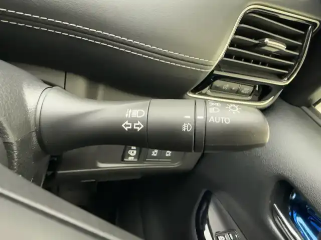 日産 セレナ ハイウェイスター Vセレクション 兵庫県 2018(平30)年 4.3万km アズライトブルー 純正SDナビ/（CD/DVD/SD/Bluetooth/フルセグTV）/バックカメラ/アラウンドビューモニター/プロパイロット/パーキングアシスト/アダクティブクルーズコントロール/エマージェンシーブレーキ/LKA/コーナーセンサー（前後）/インテリジェントルームミラー/フリップダウンモニター/横滑り防止装置/盗難防止装置/カーテンエアバッグ/両側パワースライドドア/LEDヘッドライト/フォグランプ/オートライト/ビルトインETC/ドライブレコーダー（前後）/社外16インチアルミホイール/社外フロアマット/ドアバイザー/スマートキー/アイドリングストップ/3列シート/ウォークスルー