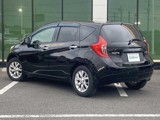 日産 ノート メダリスト X 福岡県 2016(平28)年 7.6万km スーパーブラック 純正SDナビ(MC315D-W)/FM/AM/CD/DVD/SD/BT/フルセグTV/アラウンドビューモニター/衝突被害軽減ブレーキ/車線逸脱警報/横滑り防止装置/アイドリングストップ/プッシュスタート/ETC/ステアリングスイッチ/オートライト/純正フロアマット/規格外15インチアルミホイール