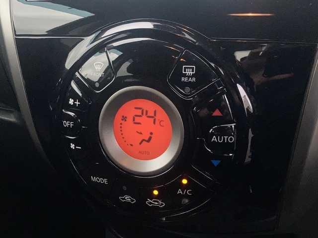 日産 ノート メダリスト X 福岡県 2016(平28)年 7.6万km スーパーブラック 純正SDナビ(MC315D-W)/FM/AM/CD/DVD/SD/BT/フルセグTV/アラウンドビューモニター/衝突被害軽減ブレーキ/車線逸脱警報/横滑り防止装置/アイドリングストップ/プッシュスタート/ETC/ステアリングスイッチ/オートライト/純正フロアマット/規格外15インチアルミホイール