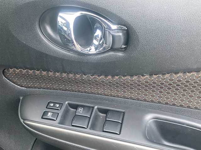 日産 ノート メダリスト X 大阪府 2016(平28)年 7.6万km スーパーブラック 純正SDナビ(MC315D-W)/FM/AM/CD/DVD/SD/BT/フルセグTV/アラウンドビューモニター/衝突被害軽減ブレーキ/車線逸脱警報/横滑り防止装置/アイドリングストップ/プッシュスタート/ETC/ステアリングスイッチ/オートライト/純正フロアマット/規格外15インチアルミホイール