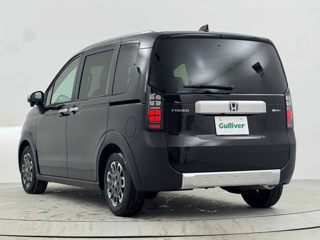 ホンダ フリード ハイブリット e:HEV クロスター 熊本県 2025(令7)年 0.1千km クリスタルブラックパール 登録済未使用車/Honda SENSING/・衝突軽減ブレーキ（CMBS）/・先行車発進お知らせ機能/・歩行者事故低減ステアリング/・路外逸脱抑制機能/・標識認識機能/・渋滞追従機能付アダプティブクルーズコントロール（ACC）/・車線維持支援システム（LKAS）/・トラフィックジャムアシスト（渋滞運転支援機能）/・ブラインドスポットインフォメーション/・誤発進抑制機能/・後方誤発進抑制機能/・近距離衝突軽減ブレーキ/・急アクセル抑制機能/・パーキングセンサーシステム/・オートハイビーム/純正9型ナビ/・Apple Car Play/AndroidAuto/フルセグTV/BT/USB/・バックカメラ/両側パワースライドドア/コンビシート(プライムスムースＸファブリック)/D/Nシートヒーター/ルーフレール/LEDヘッドライト/純正15インチAW/スマートキー×２/保証書/取扱説明書