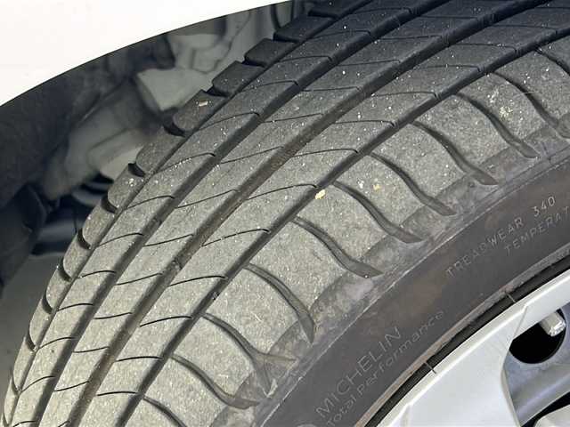 トヨタ シエンタ ハイブリッド G 宮城県 2017(平29)年 6.3万km ホワイトパールクリスタルシャイン Toyota Safety Sense /・プリクラッシュセーフティ	/・レーンディパーチャーアラート	/・オートマチックハイビーム	/バックカメラ/純正7型ナビ/・BT.USB.CD.SD/フルセグTV/両側パワースライドドア/ビルトインETC2.0/ドライブレコーダー/ステアリングスイッチ/革巻ステアリング/横滑り防止装置/LEDヘッドライト/アイドリングストップ/プッシュスタート/スマートキー×2/純正フロアマット