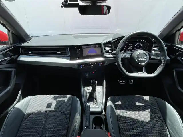 アウディ Ａ１ SB 35TFSI Sライン 東京都 2019(令1)年 3.6万km 白 バーチャルコックピット /Sラインパッケージ/コントラストルーフ/ミサノレッド /AW19インチOP /コンビニエンスパッケージ/・リヤビューカメラ/・アドンバストキー/アシスタンスパッケージ /・ACC/・ハイビームアシスト/・レーンアシスト/・アウディセンスベーシック/ブラックエンブレエム（フォーリングス） /ワイヤレスチャージング /TV 　/Apple car play