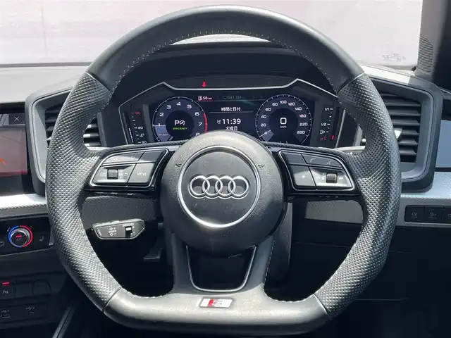 アウディ Ａ１ SB 35TFSI Sライン 東京都 2019(令1)年 3.6万km 白 バーチャルコックピット /Sラインパッケージ/コントラストルーフ/ミサノレッド /AW19インチOP /コンビニエンスパッケージ/・リヤビューカメラ/・アドンバストキー/アシスタンスパッケージ /・ACC/・ハイビームアシスト/・レーンアシスト/・アウディセンスベーシック/ブラックエンブレエム（フォーリングス） /ワイヤレスチャージング /TV 　/Apple car play
