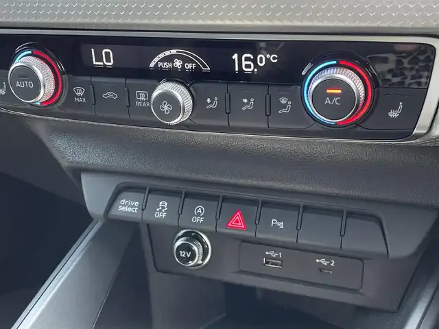アウディ Ａ１ SB 35TFSI Sライン 東京都 2019(令1)年 3.6万km 白 バーチャルコックピット /Sラインパッケージ/コントラストルーフ/ミサノレッド /AW19インチOP /コンビニエンスパッケージ/・リヤビューカメラ/・アドンバストキー/アシスタンスパッケージ /・ACC/・ハイビームアシスト/・レーンアシスト/・アウディセンスベーシック/ブラックエンブレエム（フォーリングス） /ワイヤレスチャージング /TV 　/Apple car play
