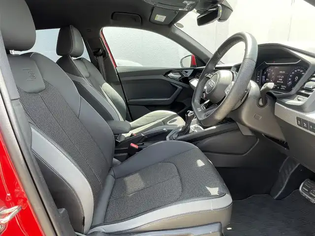 アウディ Ａ１ SB 35TFSI Sライン 東京都 2019(令1)年 3.6万km 白 バーチャルコックピット /Sラインパッケージ/コントラストルーフ/ミサノレッド /AW19インチOP /コンビニエンスパッケージ/・リヤビューカメラ/・アドンバストキー/アシスタンスパッケージ /・ACC/・ハイビームアシスト/・レーンアシスト/・アウディセンスベーシック/ブラックエンブレエム（フォーリングス） /ワイヤレスチャージング /TV 　/Apple car play
