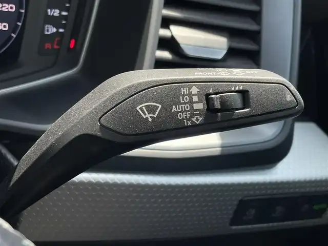 アウディ Ａ１ SB 35TFSI Sライン 東京都 2019(令1)年 3.6万km 白 バーチャルコックピット /Sラインパッケージ/コントラストルーフ/ミサノレッド /AW19インチOP /コンビニエンスパッケージ/・リヤビューカメラ/・アドンバストキー/アシスタンスパッケージ /・ACC/・ハイビームアシスト/・レーンアシスト/・アウディセンスベーシック/ブラックエンブレエム（フォーリングス） /ワイヤレスチャージング /TV 　/Apple car play
