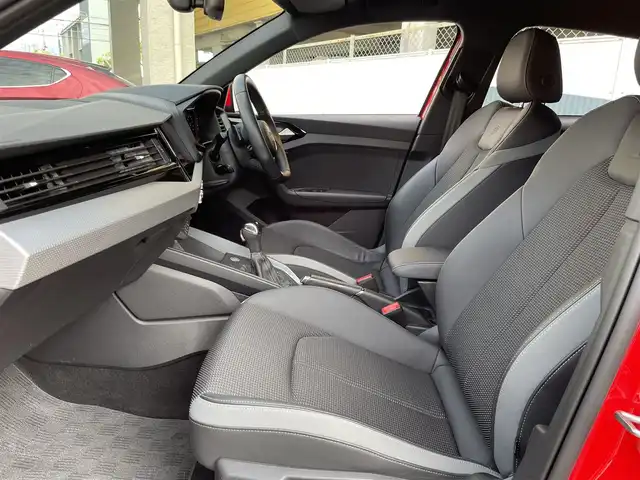 アウディ Ａ１ SB 35TFSI Sライン 和歌山県 2019(令1)年 3.6万km ミサノレッドパールエフェクト バーチャルコックピット /Sラインパッケージ/コントラストルーフ/ミサノレッド /AW19インチOP /コンビニエンスパッケージ/・リヤビューカメラ/・アドンバストキー/アシスタンスパッケージ /・ACC/・ハイビームアシスト/・レーンアシスト/・アウディセンスベーシック/ブラックエンブレエム（フォーリングス） /ワイヤレスチャージング /TV 　/Apple car play