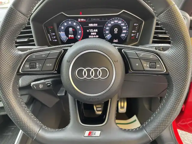 アウディ Ａ１ SB 35TFSI Sライン 和歌山県 2019(令1)年 3.6万km ミサノレッドパールエフェクト バーチャルコックピット /Sラインパッケージ/コントラストルーフ/ミサノレッド /AW19インチOP /コンビニエンスパッケージ/・リヤビューカメラ/・アドンバストキー/アシスタンスパッケージ /・ACC/・ハイビームアシスト/・レーンアシスト/・アウディセンスベーシック/ブラックエンブレエム（フォーリングス） /ワイヤレスチャージング /TV 　/Apple car play