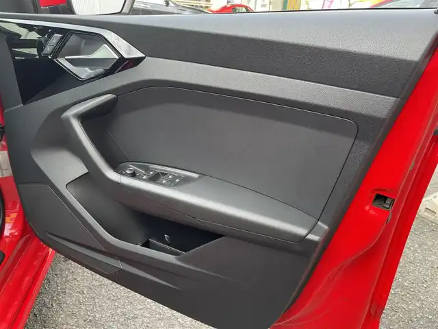 アウディ Ａ１ SB 35TFSI Sライン 和歌山県 2019(令1)年 3.6万km ミサノレッドパールエフェクト バーチャルコックピット /Sラインパッケージ/コントラストルーフ/ミサノレッド /AW19インチOP /コンビニエンスパッケージ/・リヤビューカメラ/・アドンバストキー/アシスタンスパッケージ /・ACC/・ハイビームアシスト/・レーンアシスト/・アウディセンスベーシック/ブラックエンブレエム（フォーリングス） /ワイヤレスチャージング /TV 　/Apple car play