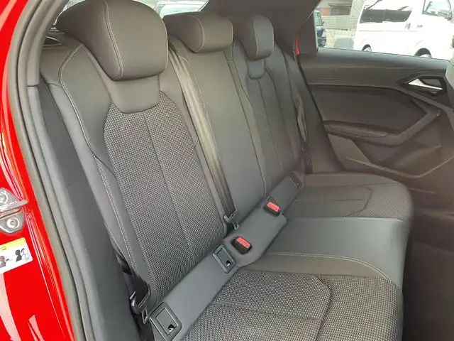 アウディ Ａ１ SB 35TFSI Sライン 和歌山県 2019(令1)年 3.6万km ミサノレッドパールエフェクト バーチャルコックピット /Sラインパッケージ/コントラストルーフ/ミサノレッド /AW19インチOP /コンビニエンスパッケージ/・リヤビューカメラ/・アドンバストキー/アシスタンスパッケージ /・ACC/・ハイビームアシスト/・レーンアシスト/・アウディセンスベーシック/ブラックエンブレエム（フォーリングス） /ワイヤレスチャージング /TV 　/Apple car play
